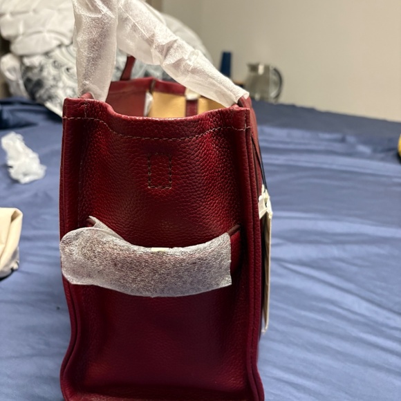 THE LEATHER MEDIUM TOTE BAG - Picture 3 of 8